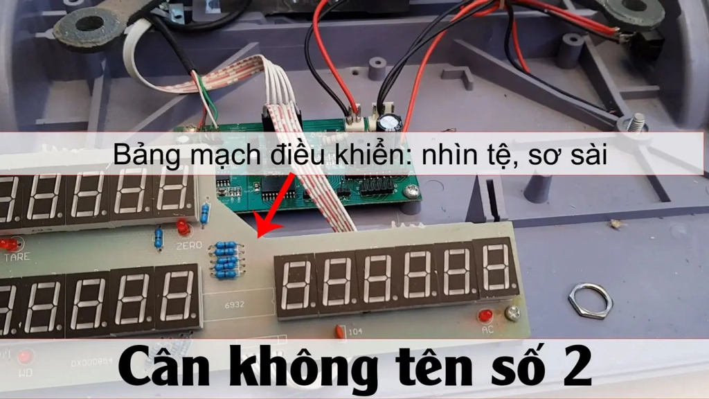 So sánh cân điện tử chính hãng và hàng "không tên" ngoài thị trường